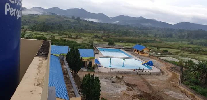 Mendena Hotel and Swimming Pool