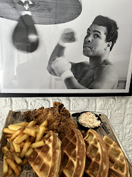 Photo n°14 de M.A.D Waffles Chicken Burgers à Paris (Sandwicherie)