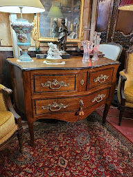 Photo n°1 de Brocante à Saint-Pey-d'Armens (Magasin d'antiquités)