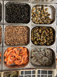 Photo n°4 de La Cotriade, Les Quais à Audierne (Marché aux poissons et fruits de mer)