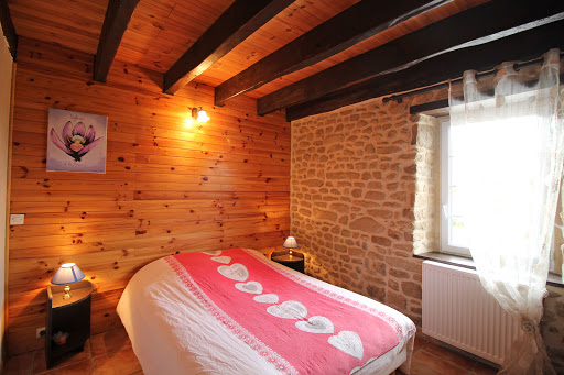 Photo de Le Gîte d'Au***: gîte avec piscine chauffée, spa, sauna, étang de pêche privé proche Limoges à Châteauponsac (87290)