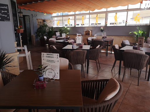 3 monkeys Torrox Costa