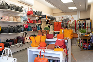 Photo n°4 de Maroquinerie Cuirs et Cætera à Heyrieux (Magasin de chaussures)