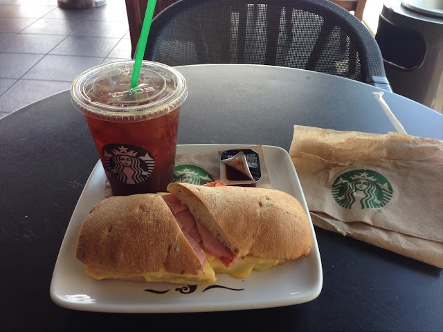 Starbucks San Luis Potosi Divina Square