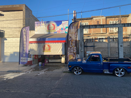 Abarrotes vinos y licores “Hernandez Ponce” y tacos y tortas ahogadas “él tripa”