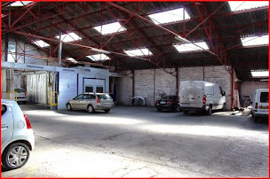 Photo n°17 de CARROSSERIE ROCHEFORTAISE à rochefort sur mer (Atelier de carrosserie automobile)