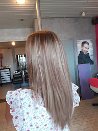 Photo n°9 de Chantal 3 F à Villenave-d'Ornon (Salon de coiffure)