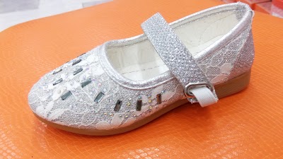 Photos of V&ecirc;tements & Chaussures Enfants, l'El&eacute;gance الاناقة