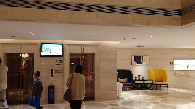 Sunny Holiday Inn by null