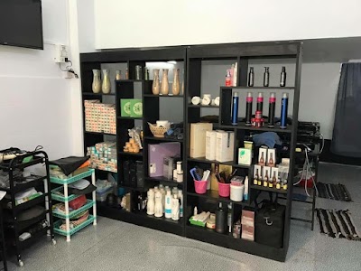 Photos of M.fini make-up and hair salon
