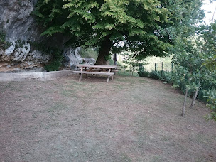Photo n°17 de Parc Du Charron à Les Eyzies (Aire de pique-nique)