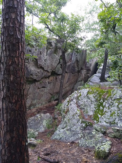 Robbers Cave Nature Center & Gift Shop