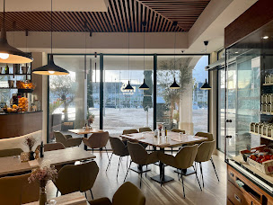 Photo n°29 de La Presqu’île - Restaurant à Deauville (Cave à vins)