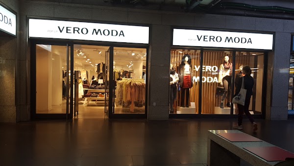 stå på række korruption Bevise VERO MODA, Bahnhof-Halle Sihlquai, 8005 Zürich District, Šveits