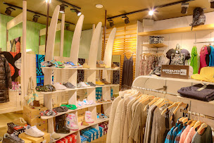 Photo n°7 de Surf Ski Shop - Precision Ski - Location de ski la Rosière à Montvalezan (Magasin de vêtements de sport)