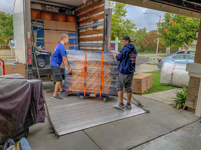 DOMINANT MOVING COMPANY | SAN DIEGO logo