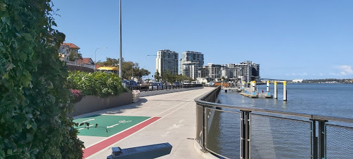 Kingsford Smith Dr at Bretts Wharf, stop 19 - Thumbnail