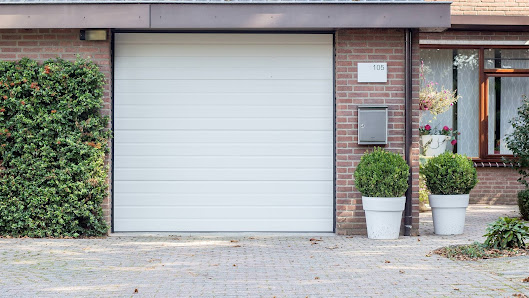 Novaporta Garagedeuren Dirk Zweepstraat 7, 6464 GE Kerkrade, Nederland