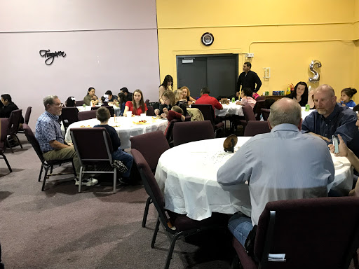 Living Connection Church – Iglesia Conexión Viviente (una iglesia bilingüe, a bilingual church)