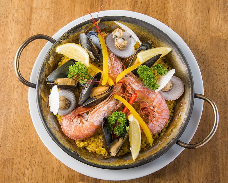 酒とワインと炭火 ラ・コシーナ・デ・セレーソ