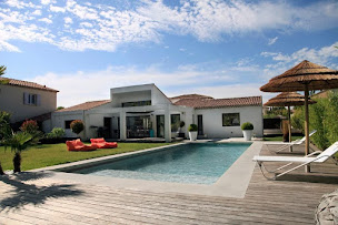 Photo n°22 de Piscines Desjoyaux Messia Sur Sorne à Messia-sur-Sorne (Société de construction de piscine)