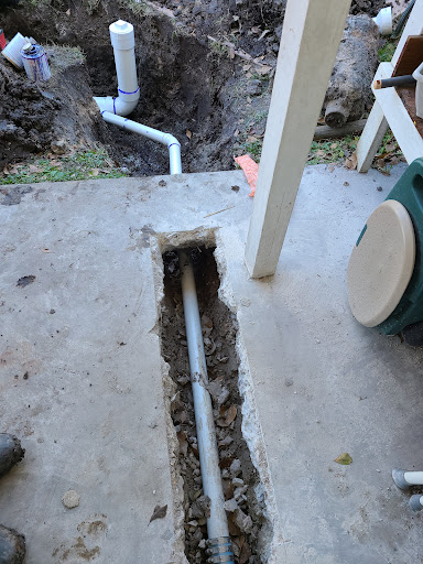 Lucky's Plumbing - Visual