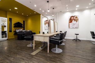 Photo n°16 de Max Théo à Changé (Salon de coiffure)