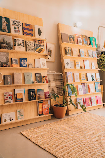 I Am A Bookshopqrstuvwxyz