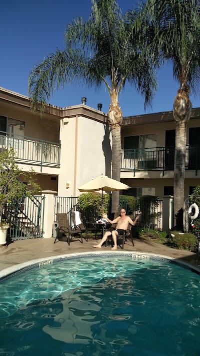 Photos of Tarzana Inn