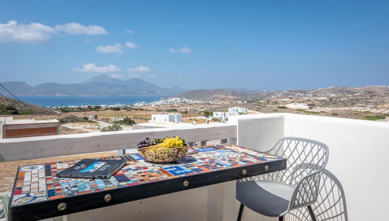 Hilltop Suites Milos