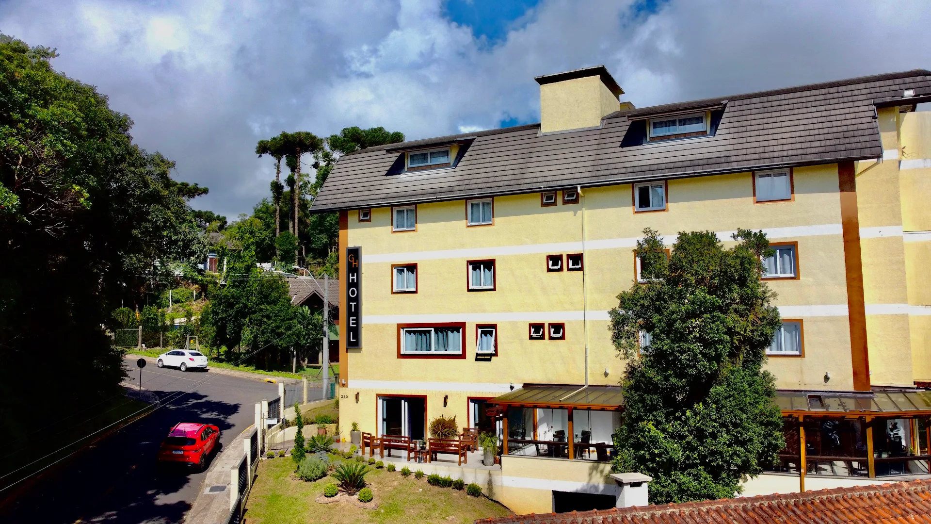 Golden Hills Hotel