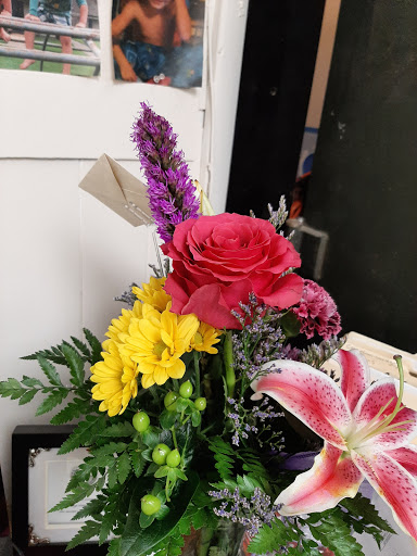 Buzy Bee Flowers And Gifts - Thumbnail