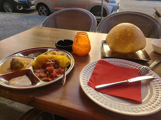 Yogi-Haus - Visual