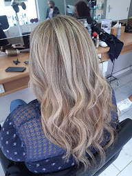 Photo n°22 de Sandrin'Hair à Villeparisis (Salon de coiffure)