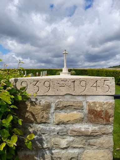 Grandcourt War Cemetery - Thumbnail