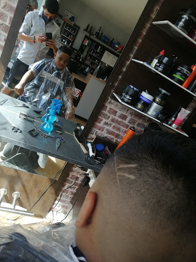 Red Light Salon De Coiffure