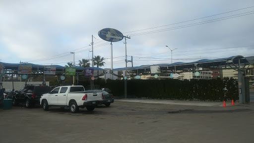 Sharky's Car Wash & Detail Sucursal Ensenada - Thumbnail