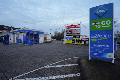 Parkingfriends: Ihr Parkplatz am ICE-Bahnhof Siegburg - Thumbnail