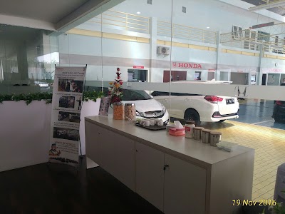Photos of Honda Mitra Gresik