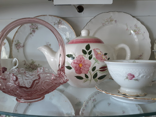 Linda's Vintage Treasures - Thumbnail