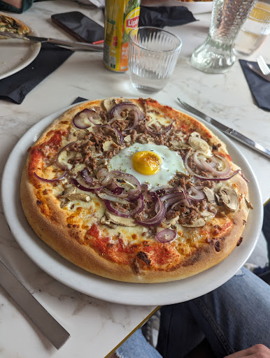 LA PIAZZA | Restaurant & Pizzeria