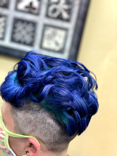 Master hair stylist Emily Lotf - Thumbnail