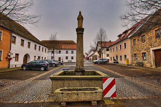 Brunnen mit Mariensäule - Thumbnail