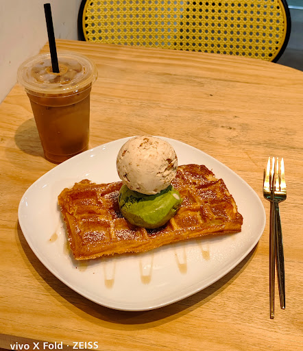 Fat Boss Waffles and Ice Cream - Thumbnail