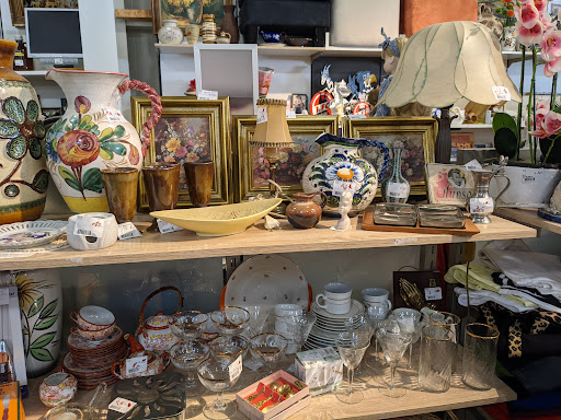 Dauerflohmarkt Regalvermietung Vielfalt in Kall, Thrift Shop - Thumbnail