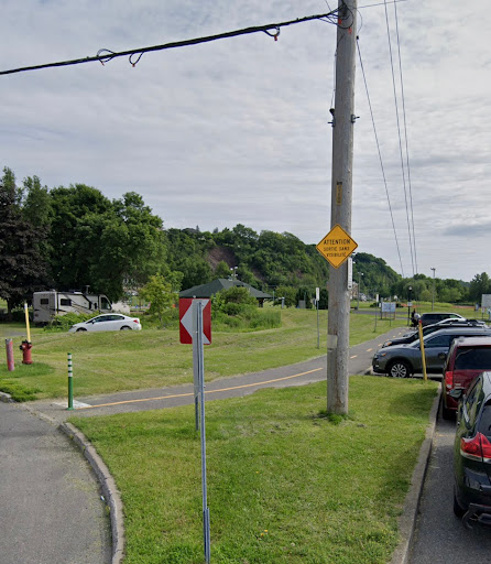 Stationnement bord du fleuve - Thumbnail