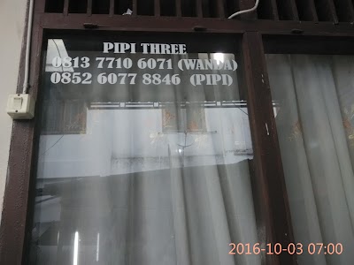 Photos of Pipi Three MakeUp Artis