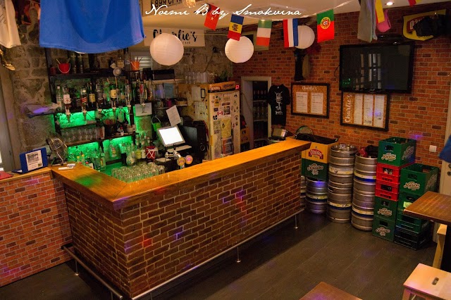 Charlie's Bar