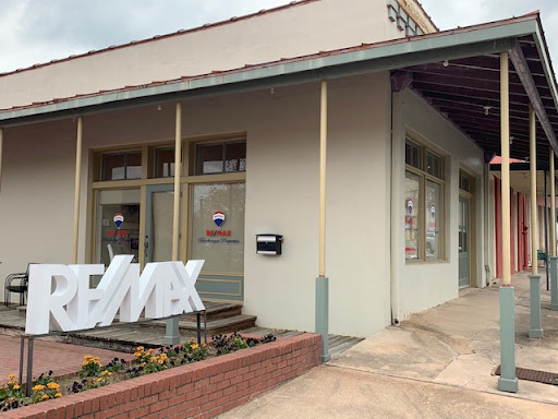 Haily Martin, Real Estate Agent - RE/MAX Bluebonnet Properties - Thumbnail