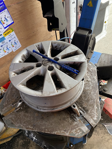 JMR mobile tyre fitting - Thumbnail